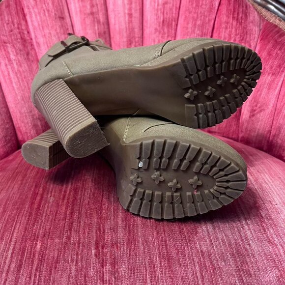 Shoe Dazzle "Brea" Tan Platform Hiker Booties Women's Size 7 - Picture 8 of 8